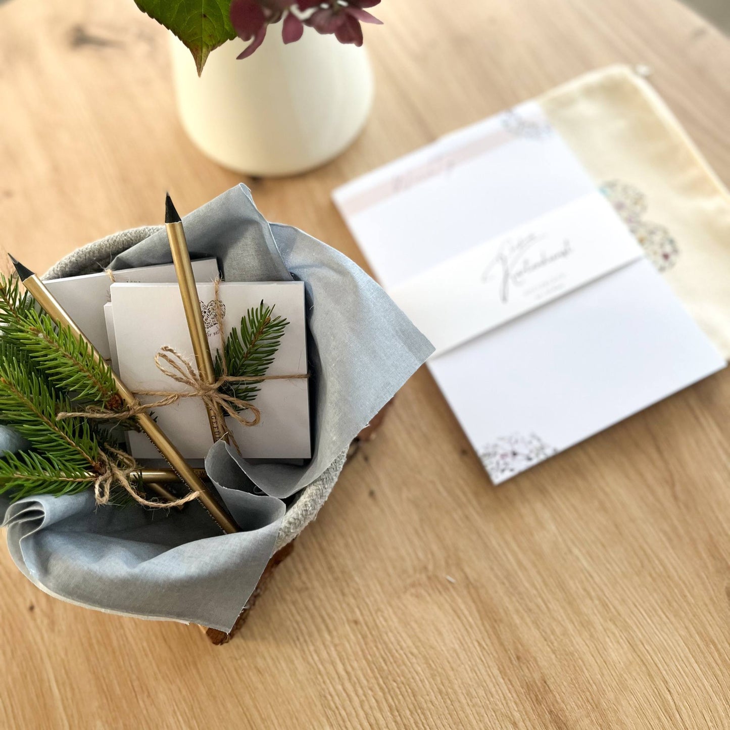goldene Bleistifte mit Sprüchen als Geschenk von Christinas Kartenkunst