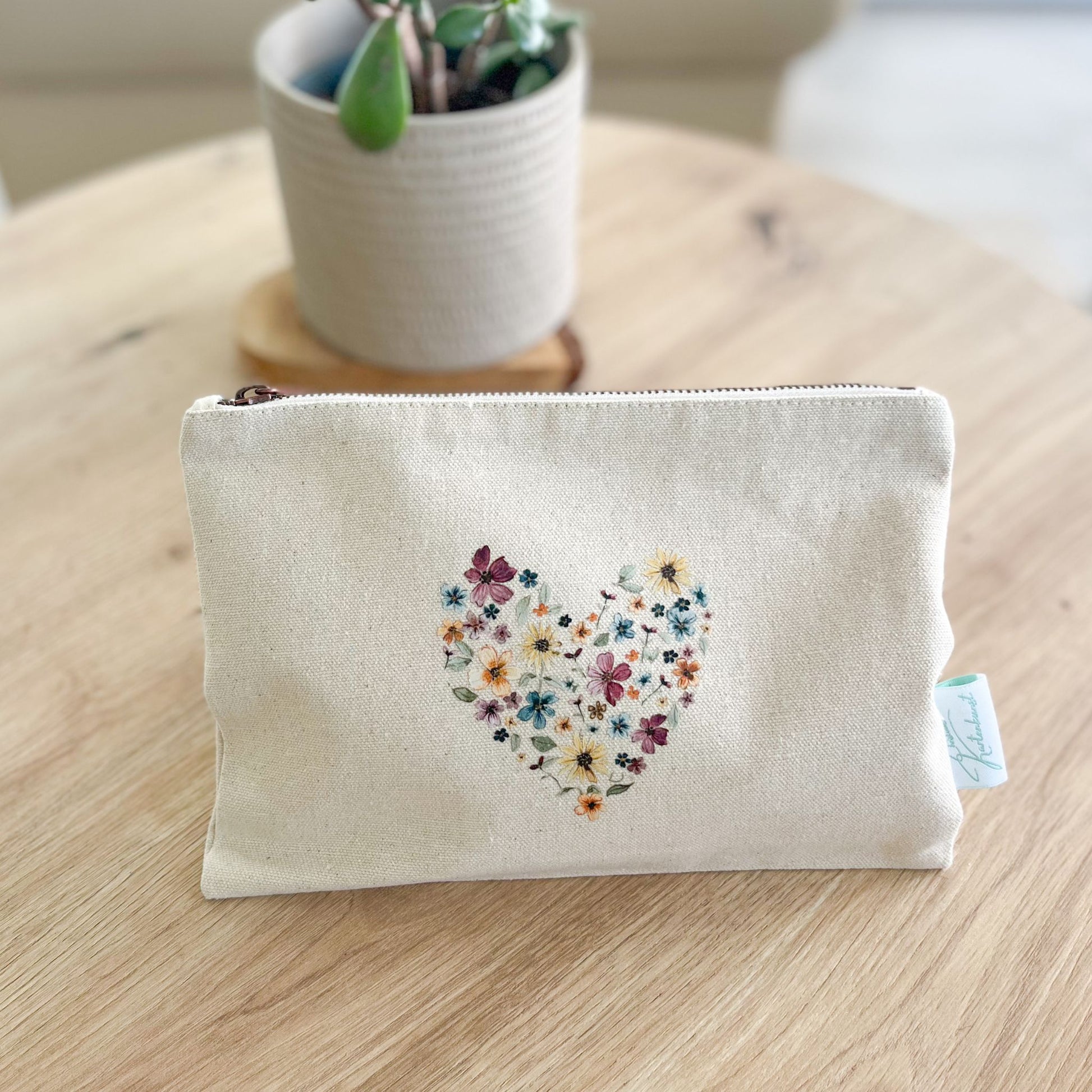 Stofftasche aus Baumwolle mit Bügelbild Blütenherz von Christinas Kartenkunst