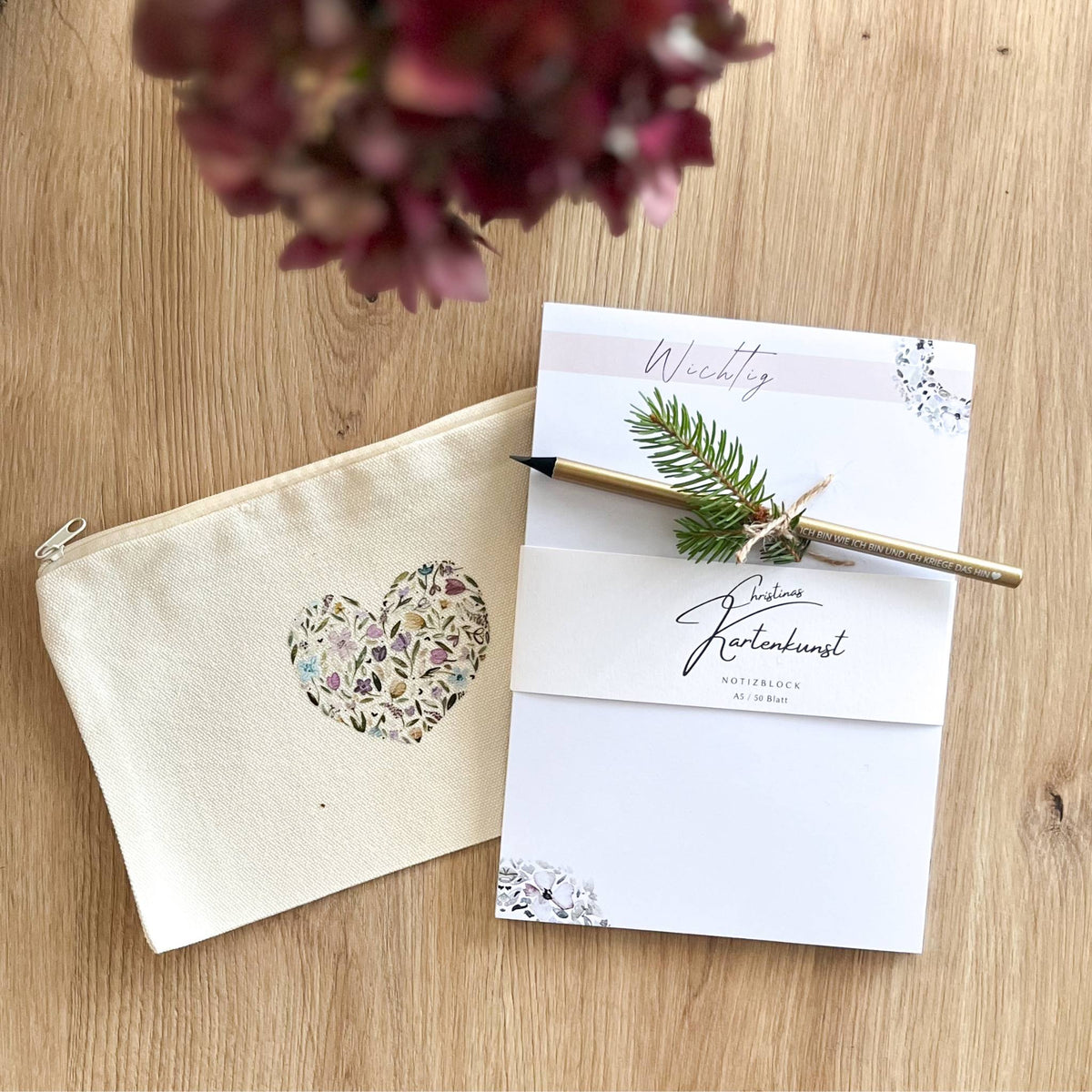 goldener Bleistift mit Spruch und Notizblock von Christinas Kartenkunst