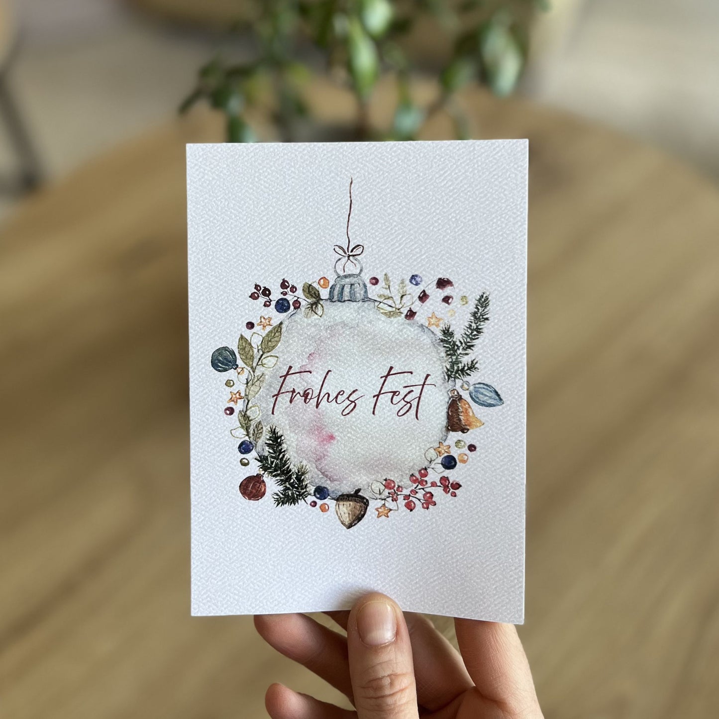 Weihnachtskarte geschmückte Christbaumkugel von Christinas Kartenkunst