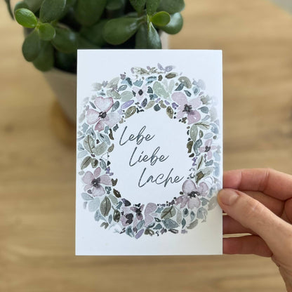 Karte Lebe Liebe Lache rosa Kranz Christinas Kartenkunst